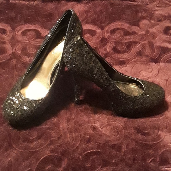 Heels - Picture 1 of 1